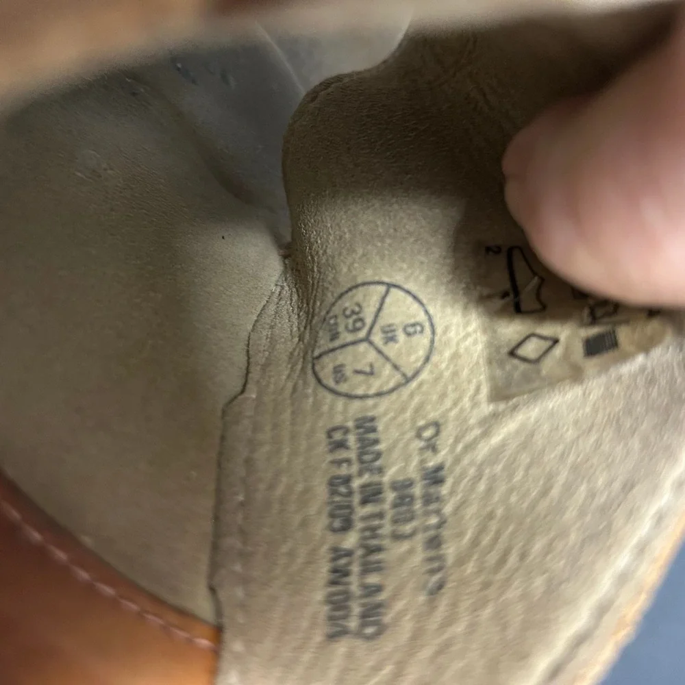Dr. Martens 8B03 Thong Sandals Womens 7 Tan Leather Good AirWair Slides